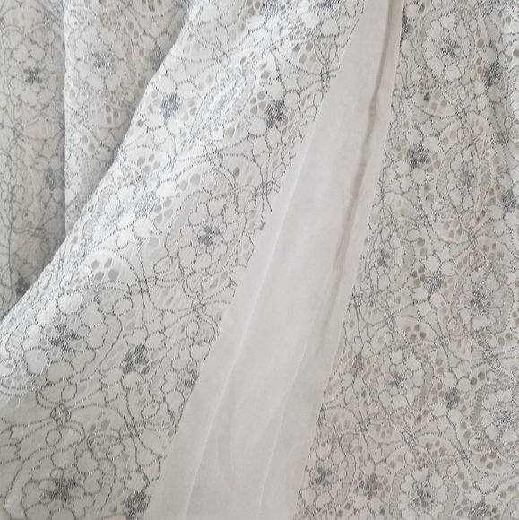 METTALIC LACE Short Sleeve Blouse Large. - Picture 4 of 6